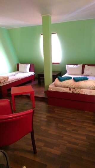 Хостелы Hotel Casa Verde Prosper Бухарест Трехместный номер-4
